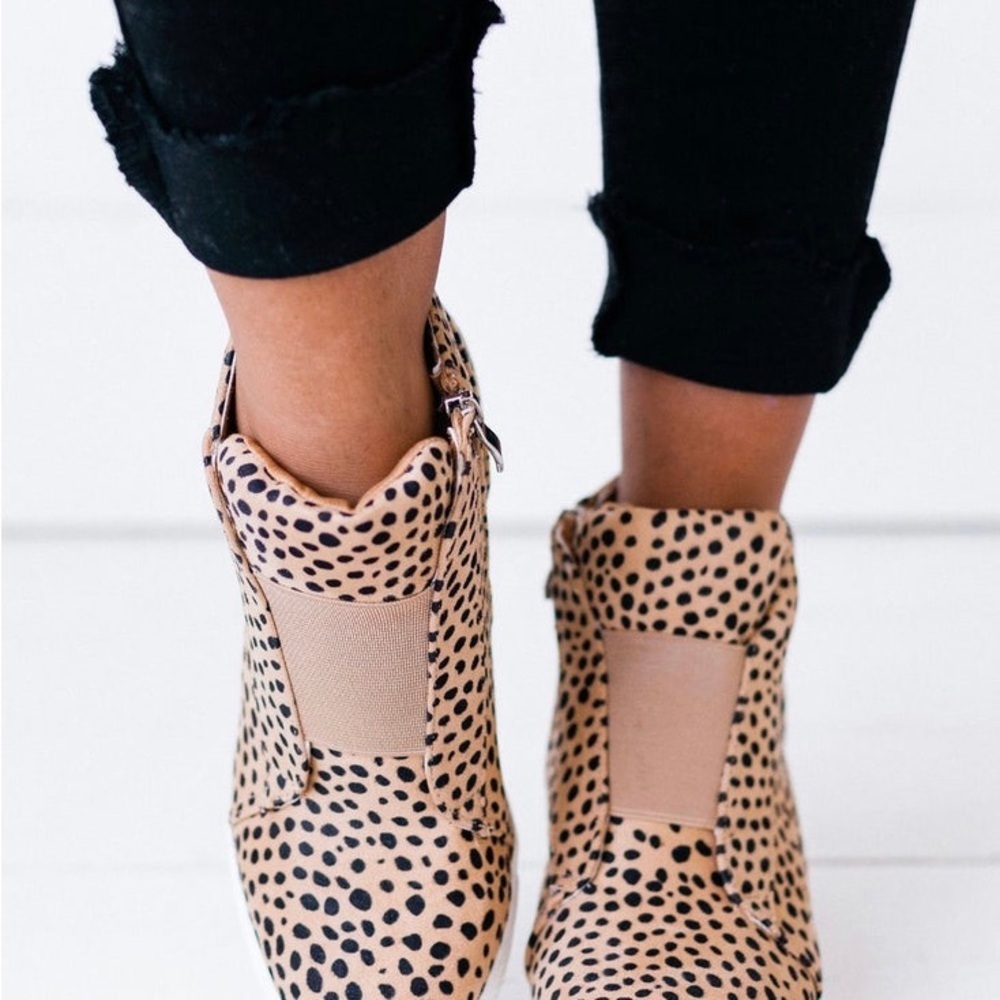 CCOCCI Brown and Black Ankle Boots with Elastic Side Panels and Rounded Toe